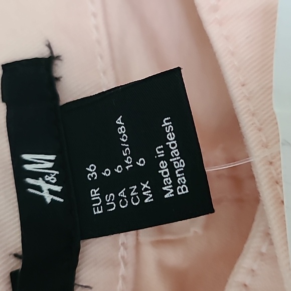 H&M shorts size 6, light peach orange color - Picture 2 of 3